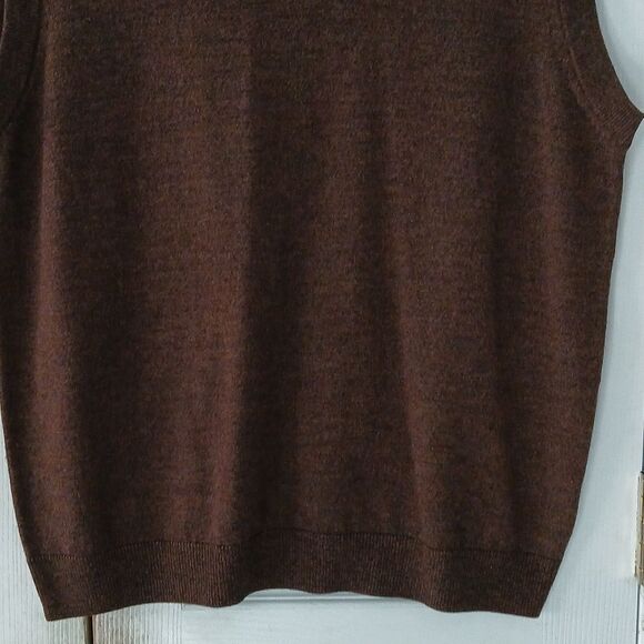 Turnbury Brown 100% Extra Fine Merino Wool V-neck sweater vest Sz L NWOT - Picture 2 of 7